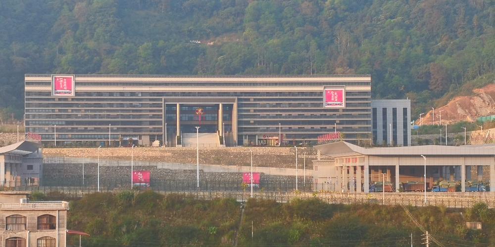 龙邦建设